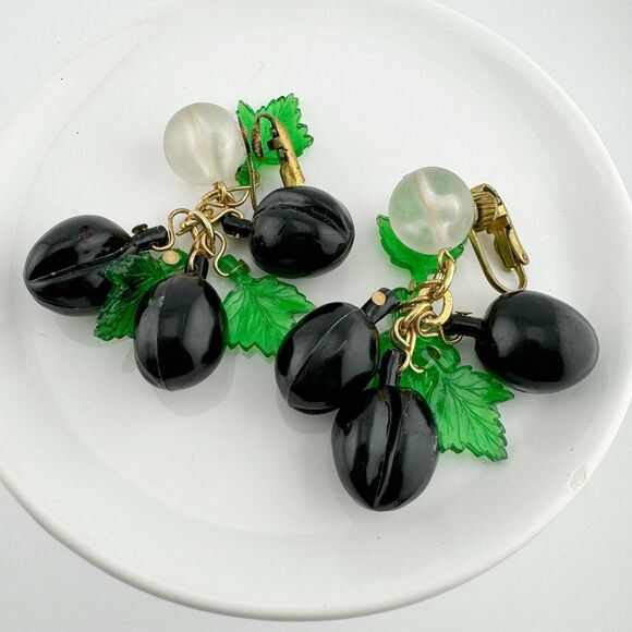 Vintage Lucite Black Plum Clip-On Earrings Summer Fruit - Picture 4 of 7